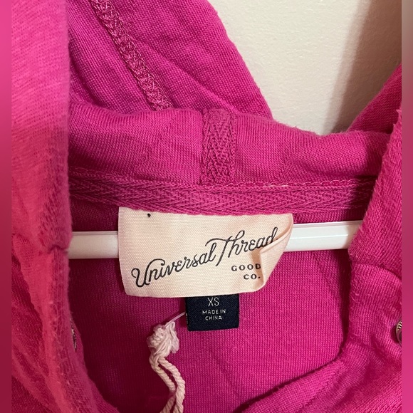 Universal Threads Sweatshirt - Picture 2 of 2